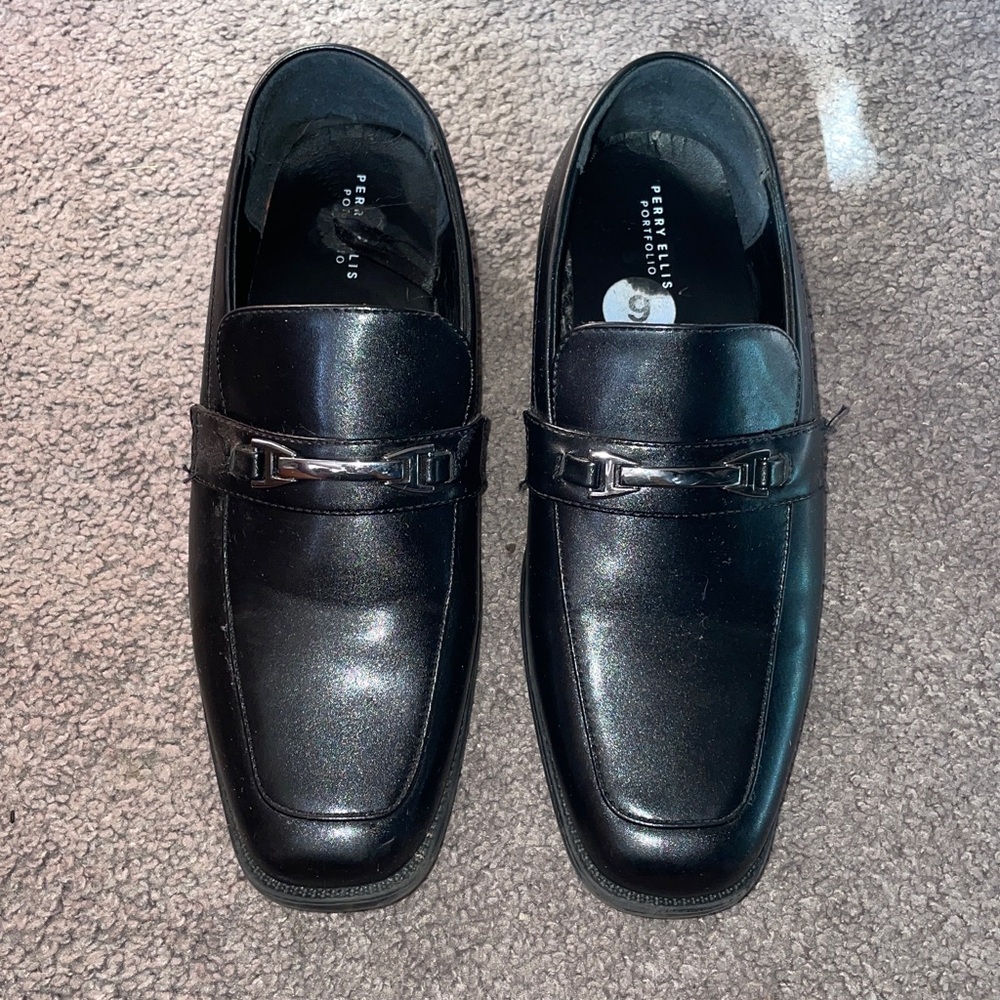 Perry Ellis Black Leather Loafers Size 6